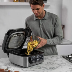 Descoperă Plăcerea Culinară cu Friteuza cu Aer Cald și Grill Ninja AG301EU 5 în 1